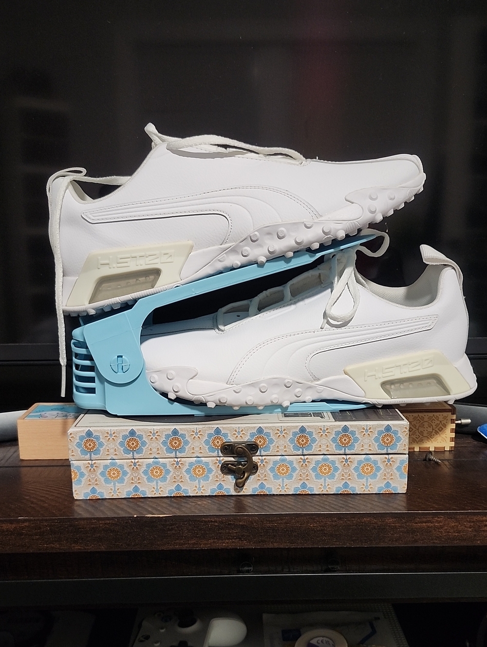 Puma White Low-Top Athletic Sneakers with Textured Sole
